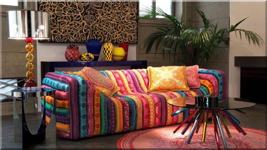 Разноцветный диван