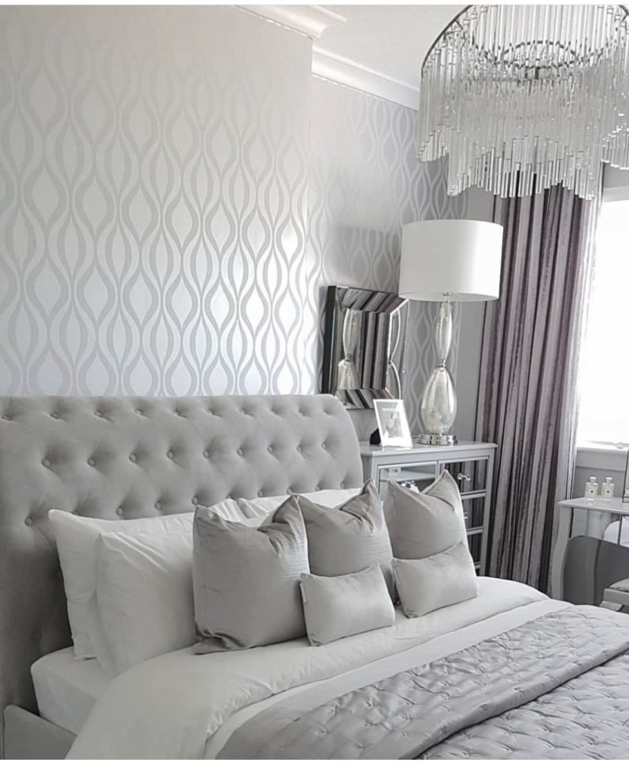 Белые обои в спальне