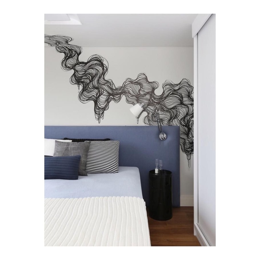 Графика на стене