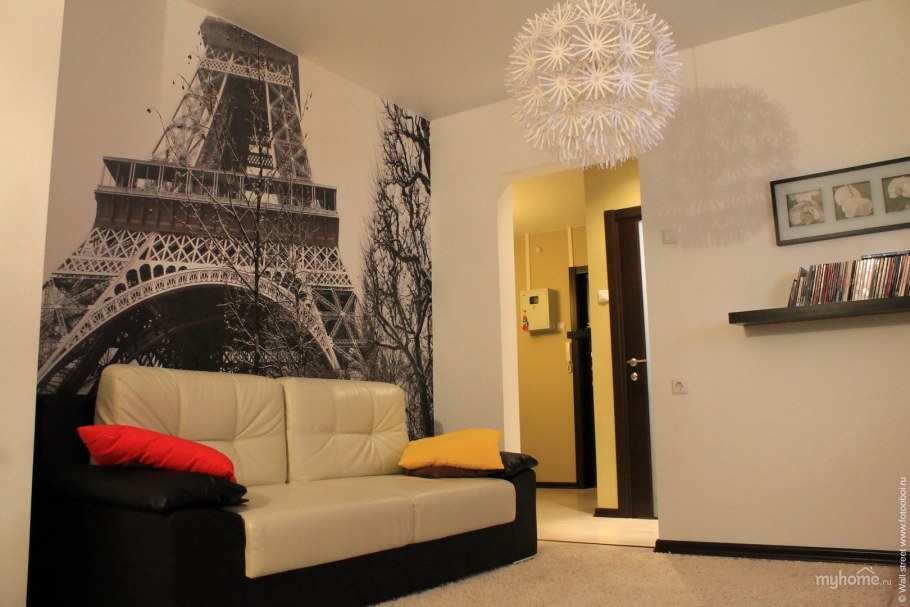 Фотообои Эйфелева башня в интерьере