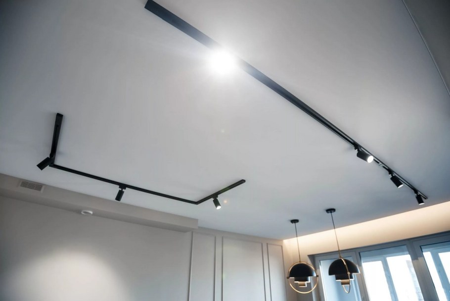 Трековый шинопровод 220в натяжной потолок