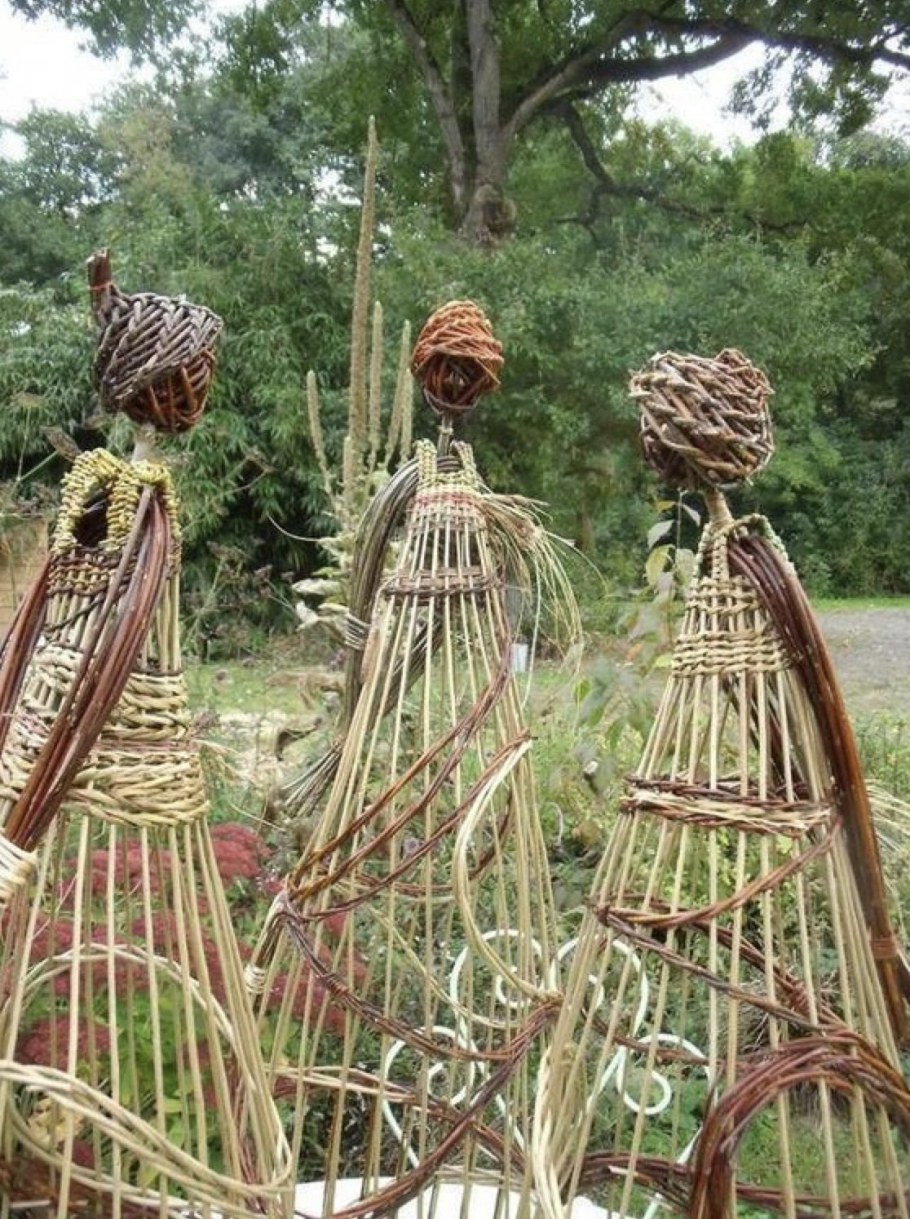 Декор из прутьев в саду