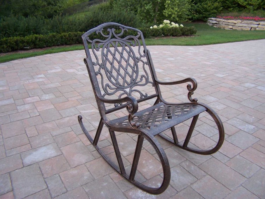 Кованое кресло для сада