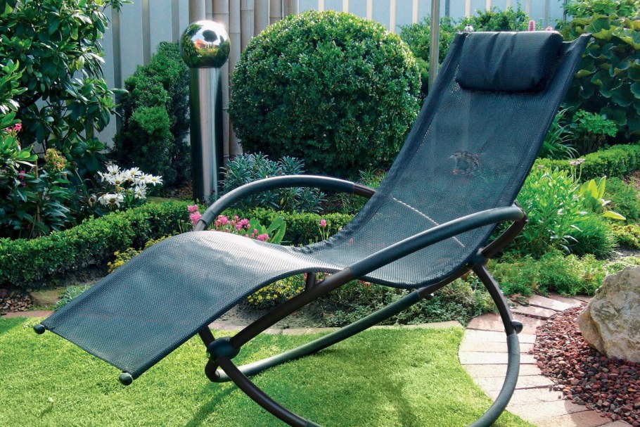 Леко шезлонг