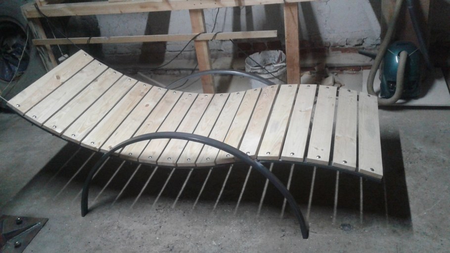 Лежак из профильной трубы