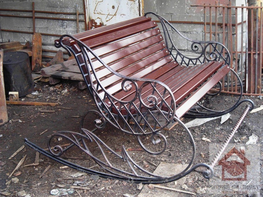 Кованые скамейки качалки