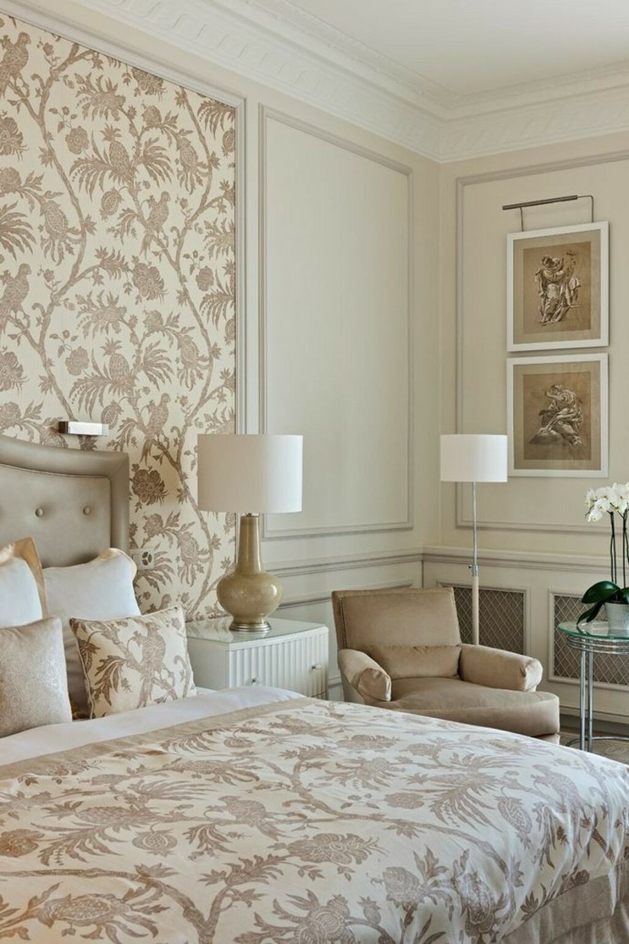 Спальня в кремовых тонах