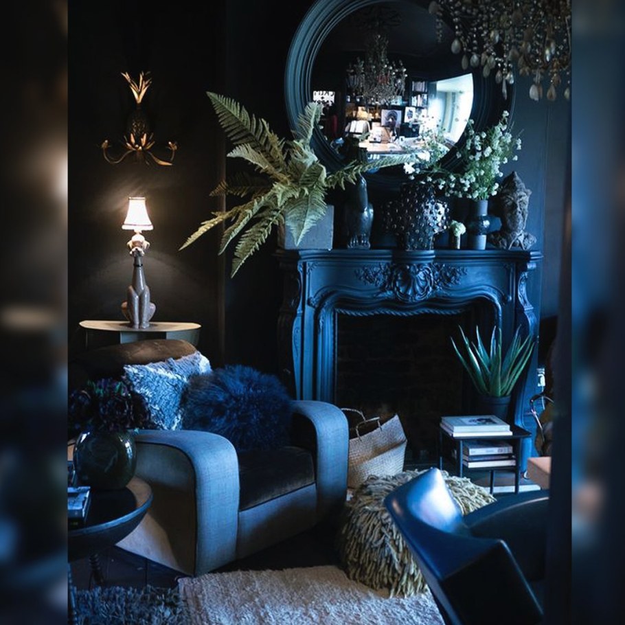 Комната в темных тонах