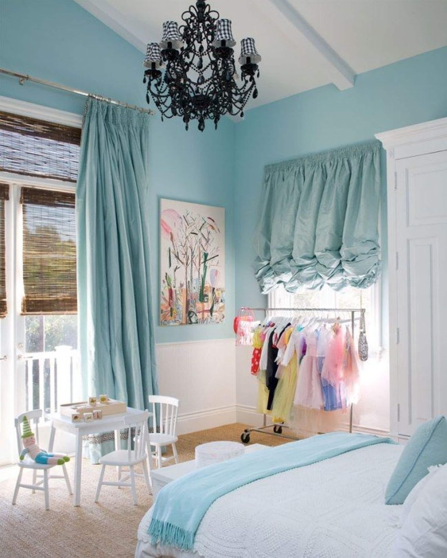 Голубой интерьер комнаты