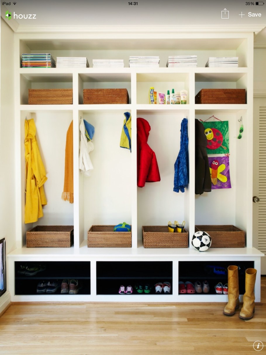 Прихожая для семьи с детьми