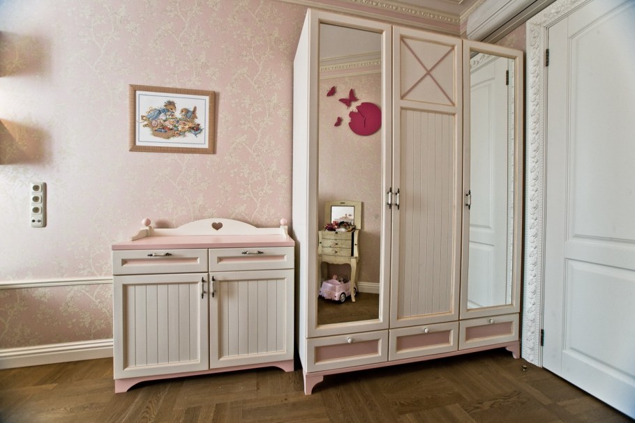 Шкаф в прихожую в стиле Прованс