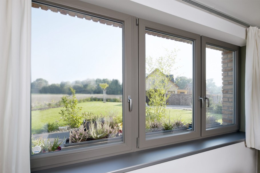 Окна с серой ламинацией