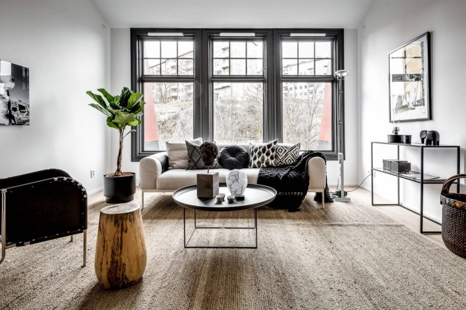 Темные окна в интерьере