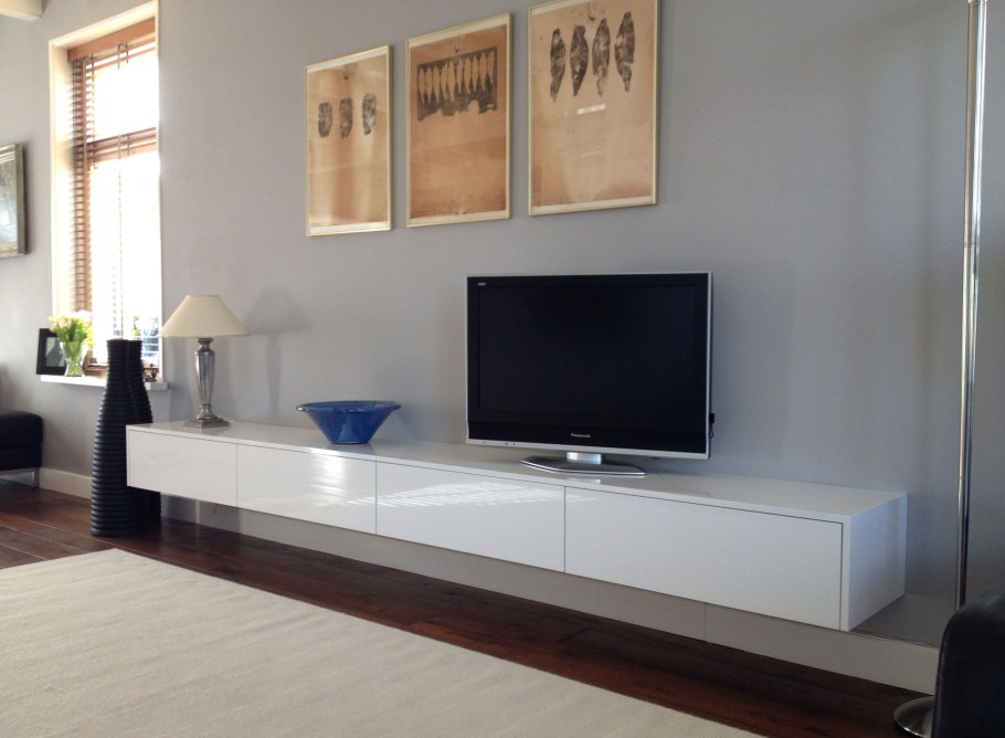 Подвесные полки под телевизор