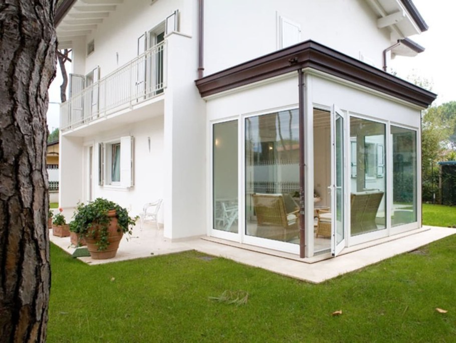 Застеклённая веранда к дому