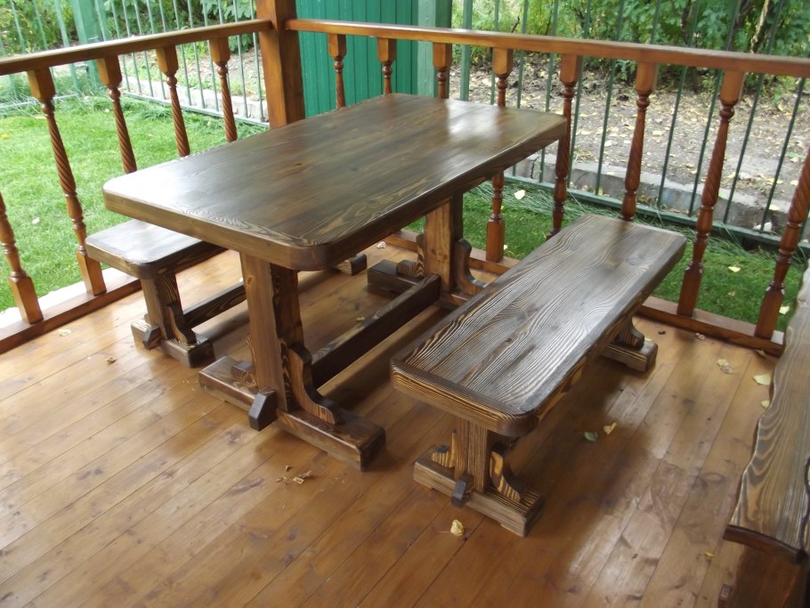 Стол на веранду