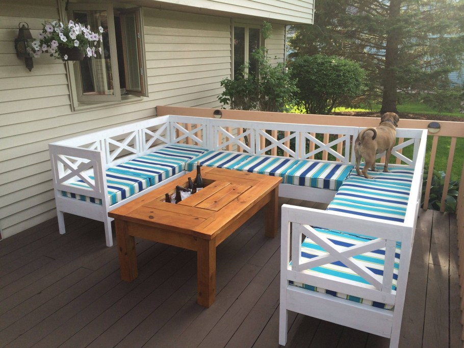 Угловые скамейки на веранду