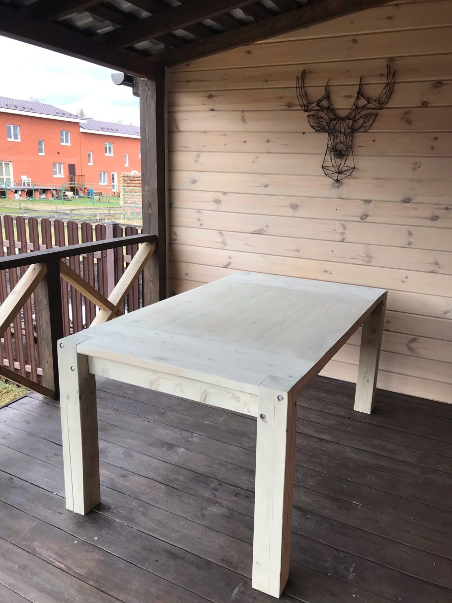 Раскладной стол на веранду