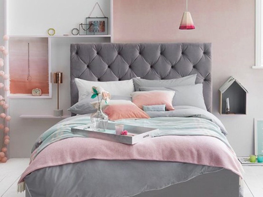 Спальня в серо розовых тонах