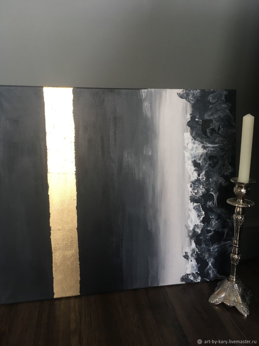 Поталь на стене