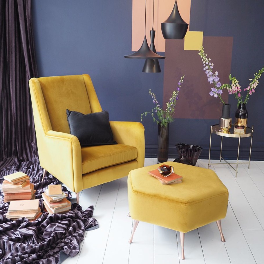 Желтое кресло икеа в интерьере