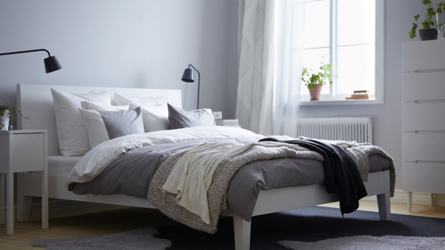 Кровать НОРДЛИ икеа в интерьере