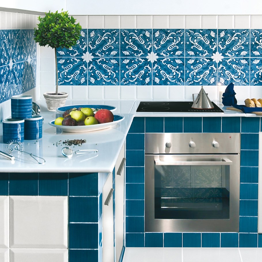 Синяя плитка на фартук
