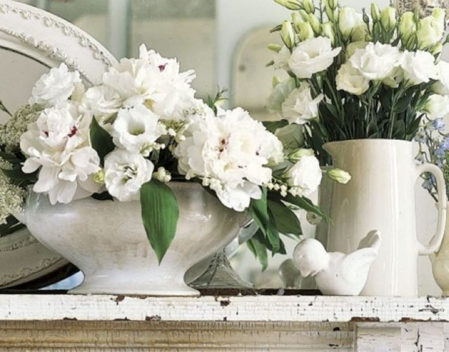 Вазы с цветами в интерьере