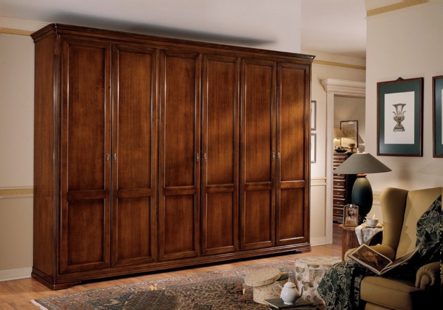 Шкаф дерево