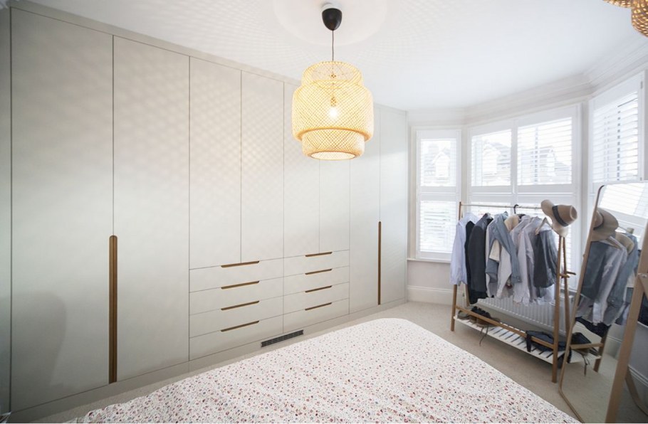 Встроенные распашные шкафы