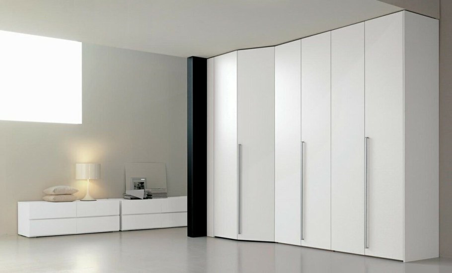 Шкаф с длинными ручками