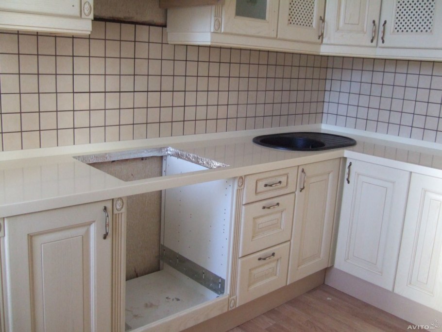 Столешница сбоку кухни