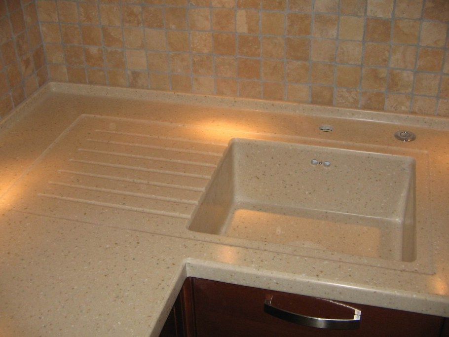 Угловая столешница из искусственного камня