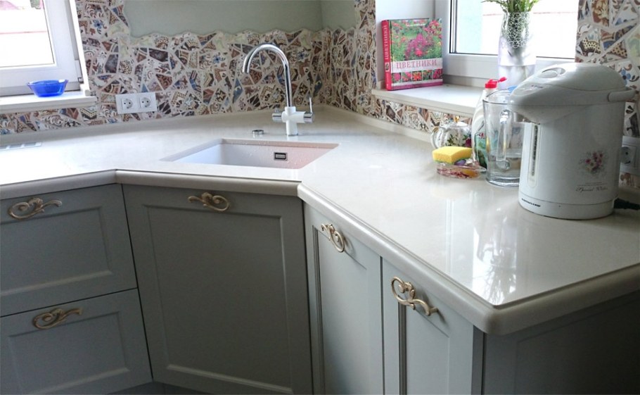 Угловая столешница из кварцевого агломерата