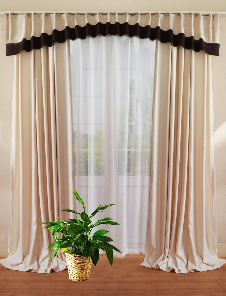 Занавески с ламбрекеном в зал