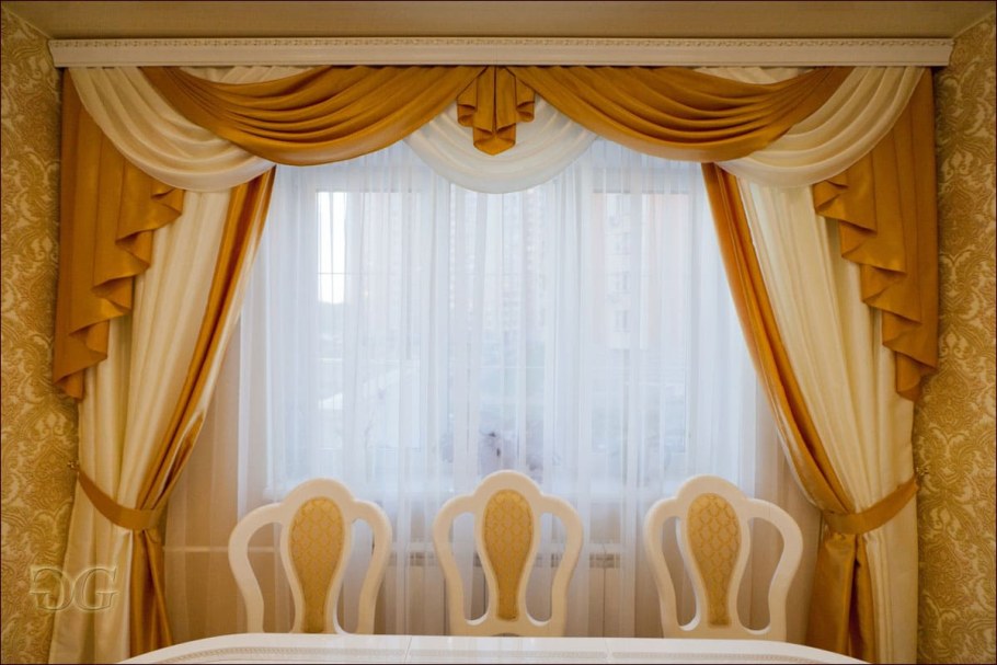 Комплект штор с ламбрекеном Лапландия 033 шампань