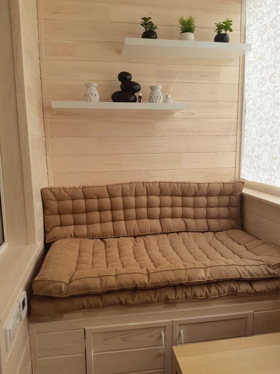 Мягкая скамейка на балкон