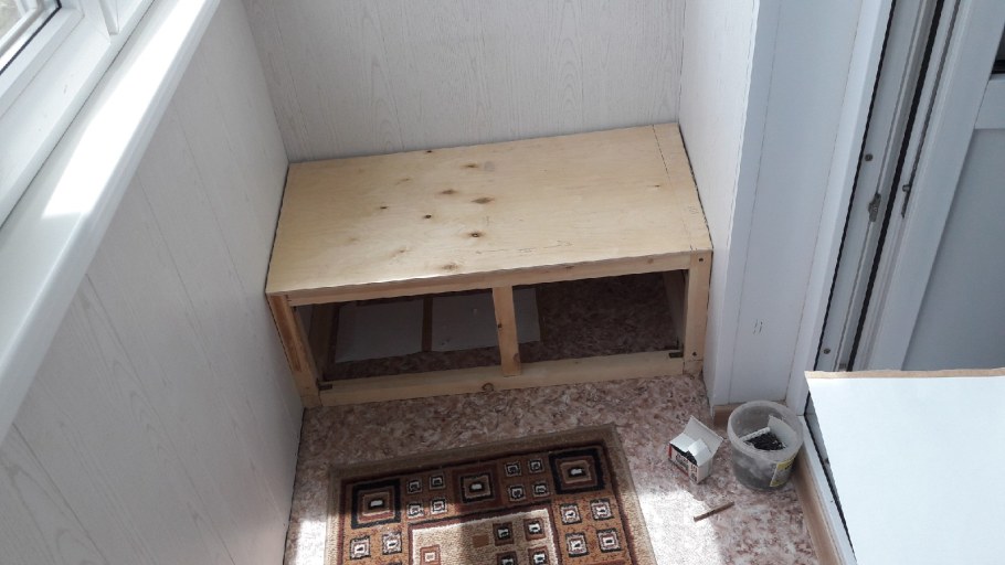 Диван на балкон с ящиком