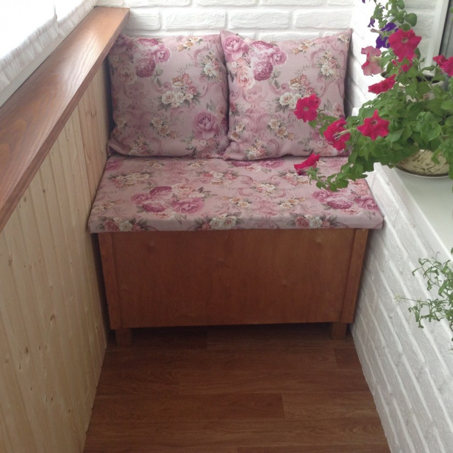 Скамейка на лоджию