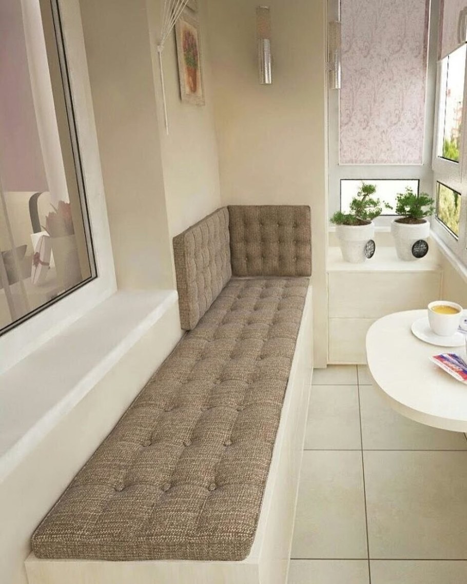 Мягкая скамейка на балкон