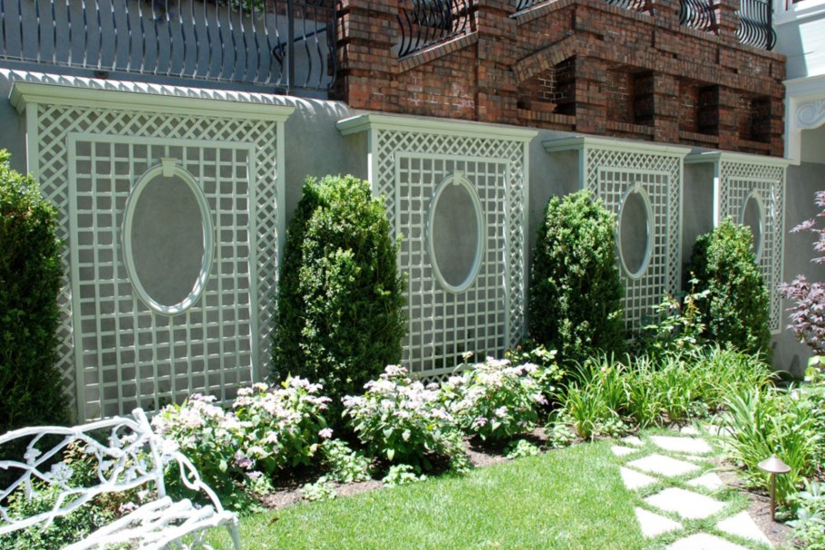 Трельяжные решетки в саду