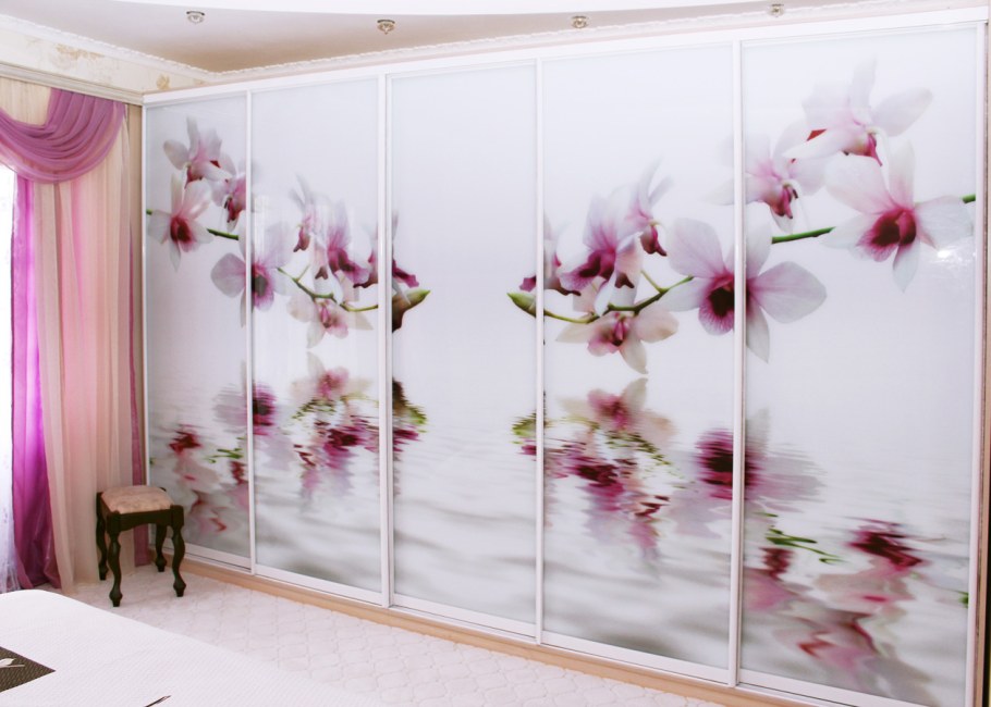 Шкаф-купе в спальню с фотопечатью