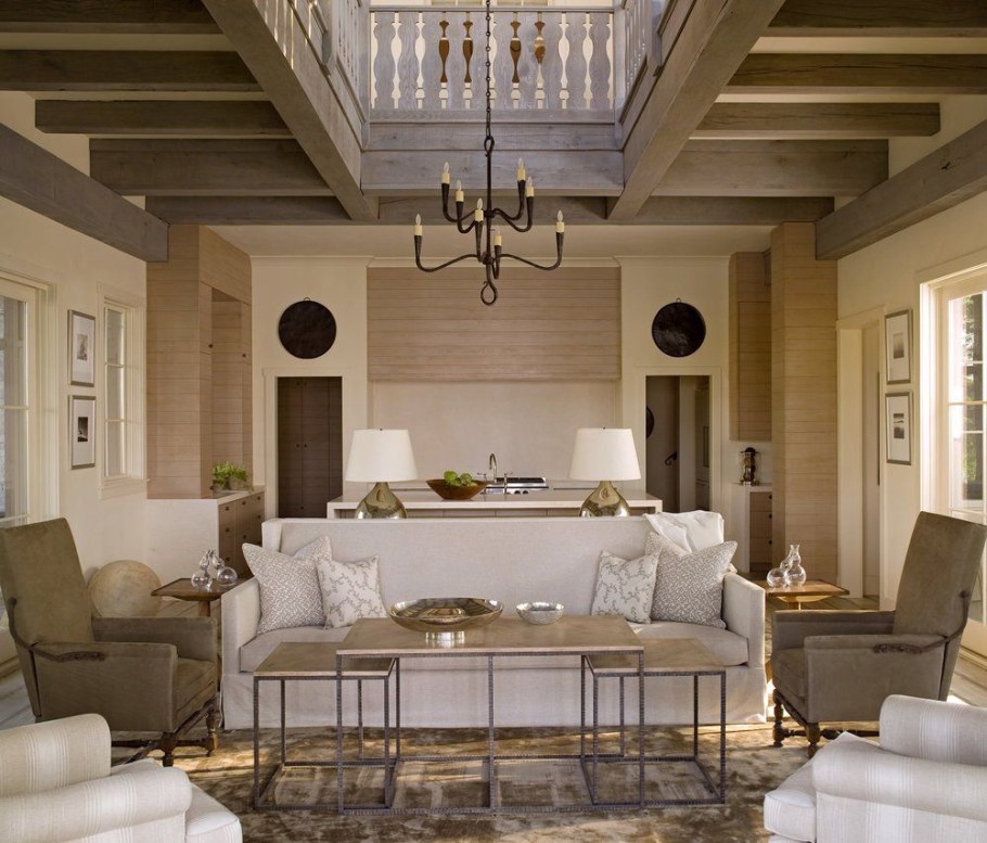 Симметрия в интерьере гостиной