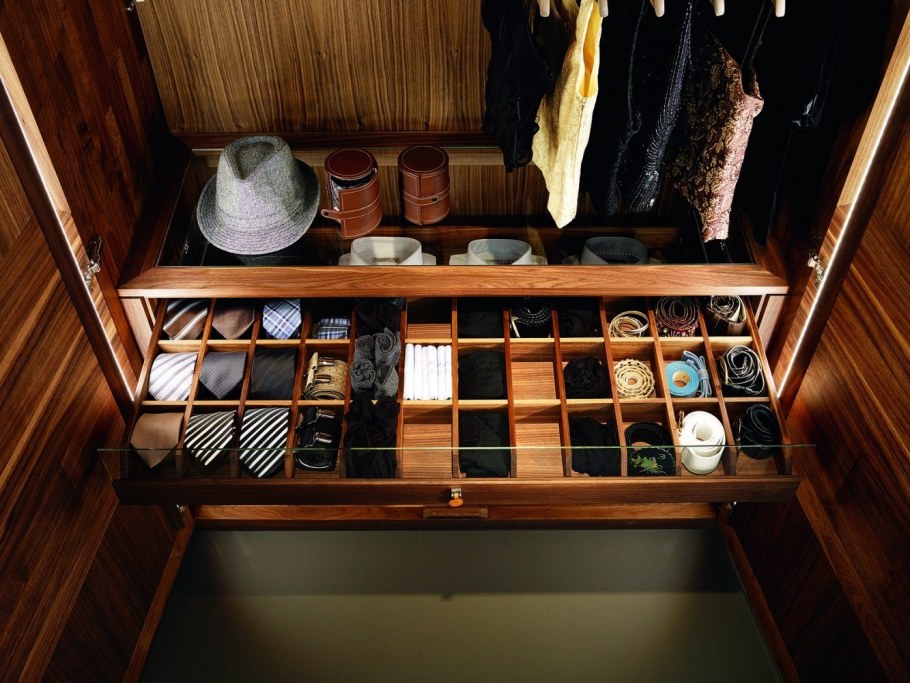 Ящик для аксессуаров в гардеробную