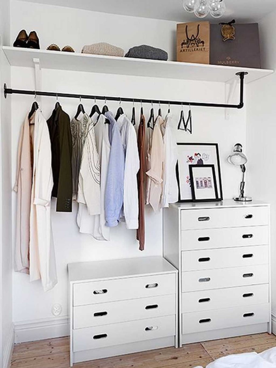 Открытые шкафы для одежды в гардеробную