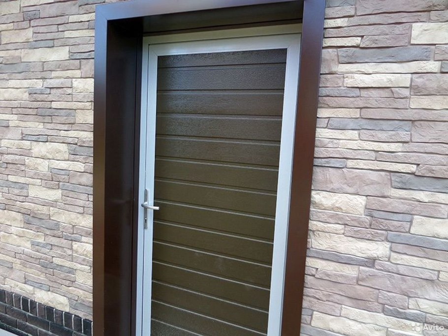 Отделка откосов входной двери