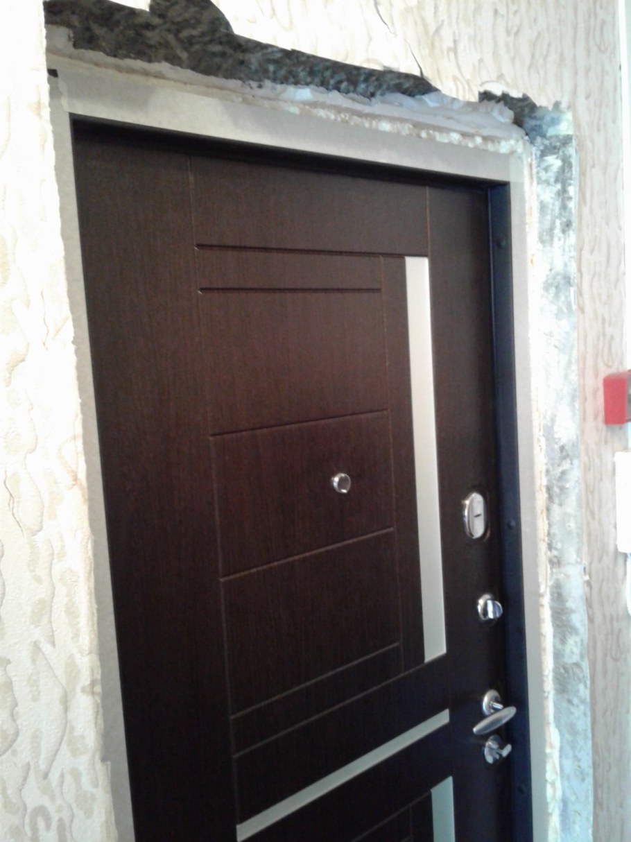 Отделка проема входной двери