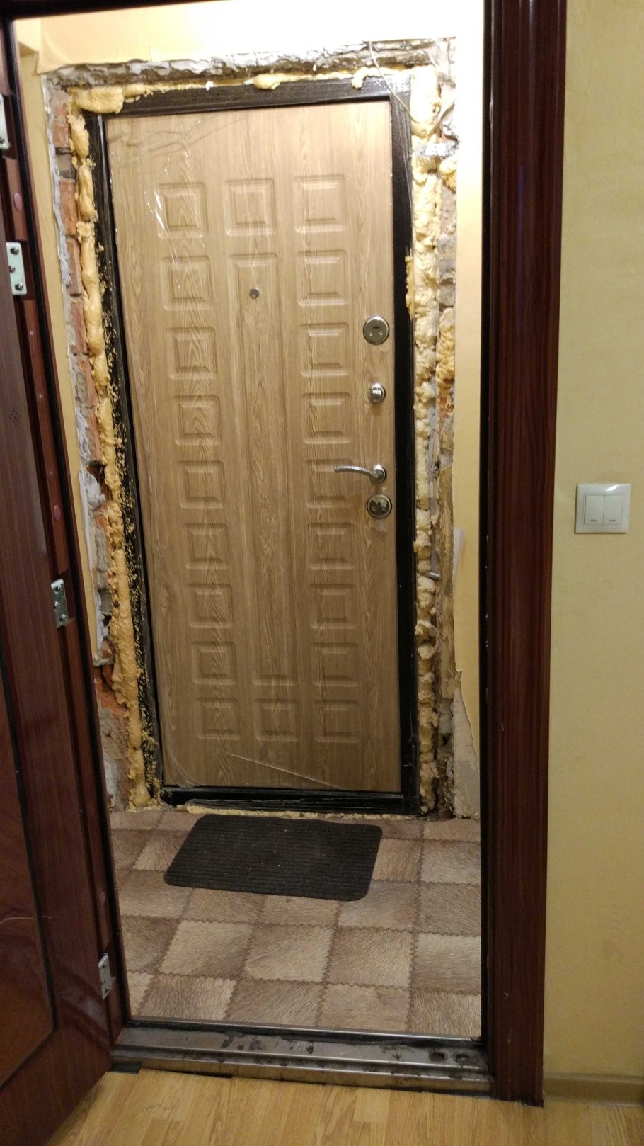 Отделка дверных откосов