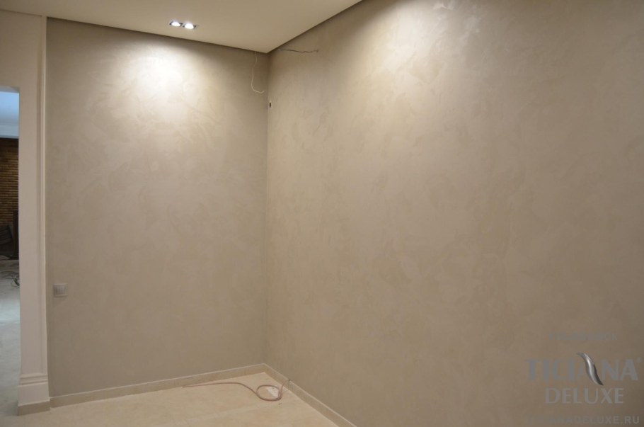 Венецианская штукатурка шелк коридор