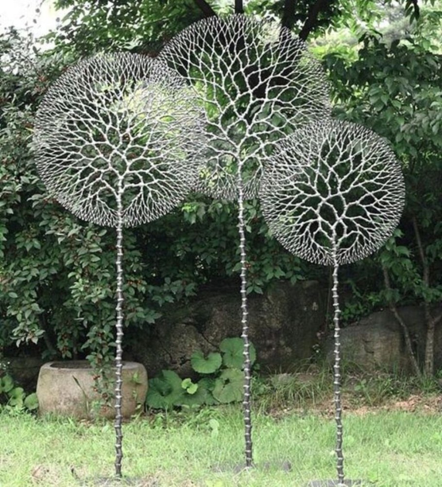 Дерево из металла для декора сада